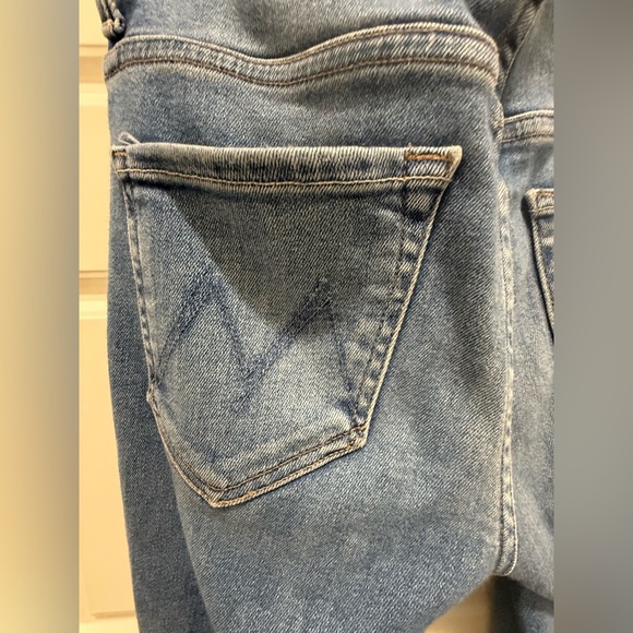 MOTHER High Waisted Looker Ankle Fray in Hop on Hop Off Size 26. - Picture 9 of 14